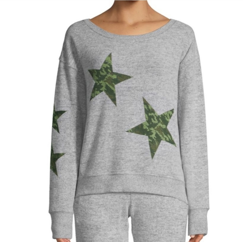 Theo & Spence Marled Grey Long Sleeve Sweater with Green Camo Stars Size L